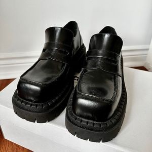 L’intervalle Size 8 Leather Lug Sole Loafer